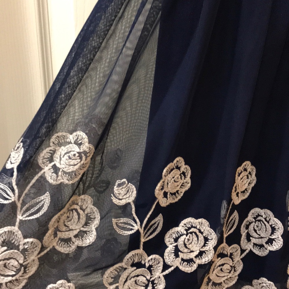 Dress - Picture 3 of 4
